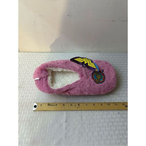 DC Comic Wonder Woman slippers os pink new Deluxe Sherpa - Picture 1 of 3